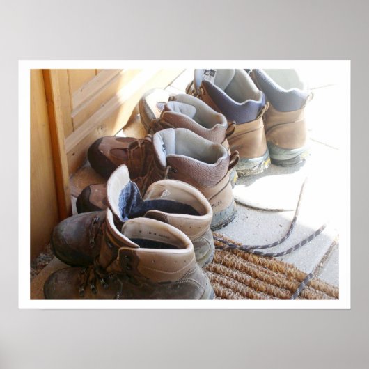 Poster Bottes De randonnées Alignées À L'Extérieur De La (Devant)