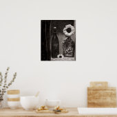 Poster Bouteille et vase de fleurs en noir et blanc (Cuisine)