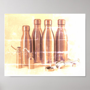 Poster Bouteilles d'eau en acier brun délavé sur un mur r