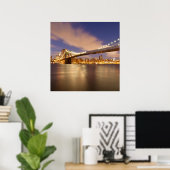 Poster Brooklyn Bridge et Manhattan à la nuit. (Bureau à domicile)