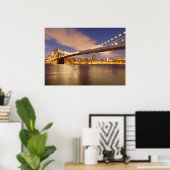 Poster Brooklyn Bridge et Manhattan à la nuit. (Bureau à domicile)