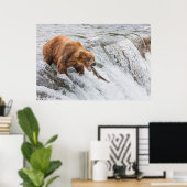 Poster Brown Bear Catches Red Salmon (Bureau à domicile)