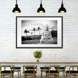 Poster Buddha Hawaii noir blanc photo Breathe<br><div class="desc">"Respire." Chaque fois que je visite la Grande Île, je dois aller à ce Bouddha. Quelque chose sur la splendeur de l'océan, le visage paisible, et la solitude de son emplacement me fait me sentir calme, serein, et heureux. Cette belle photographie en noir et blanc sera le point de mire...</div>