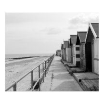 "Cabanes de plage traditionnelles en bois"