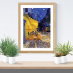 Poster Café Terrasse à Night Vincent van Gogh<br><div class="desc">Affiche d'art avec le tableau post-impressionniste de Vincent van Gogh (1853-1890),  Cafe Terrace at Night (1888). Créé à Arles,  France en face d'une cafétéria populaire sur la rue du Palais. Une scène de ville avec un ciel étoilé dans un café en plein air.</div>