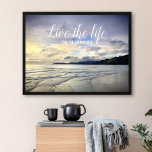 Poster California Sunset Photo, Live Life You’ve Imaginat<br><div class="desc">"Vivez la vie que vous avez imaginée." Ce spectaculaire paysage de plage de Pismo Beach, en Californie, immaculé, immaculé et sablonneux, pris près du coucher du soleil, respire la tranquillité et la solitude. Ici, vous trouverez les surfeurs qui attendent la vague parfaite ainsi que les petits oiseaux qui cherchent leur...</div>