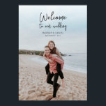 Poster Calligraphie Moderne Simple Photo de Bienvenue de<br><div class="desc">Ce modèle de poster de bienvenue pour mariage au style simple présente un design moderne, minimaliste et épuré. Nous avons donné à ce design minimaliste un caractère distinct en combinant une police vive et fantaisiste avec un aspect moderne et rationalisé pour vos prénoms et la date, pour un résultat à...</div>