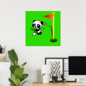 Poster Cartoon Baby Panda Bear Golfing sur le vert (Bureau à domicile)