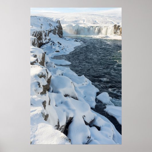 Poster Cascade couvert de neige de Godafoss (Devant)