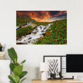 Poster Cascade dans les montagnes avec fleurs (Bureau à domicile)