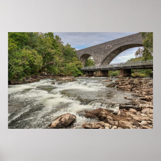 Poster Cascade de la rivière Morar (Devant)