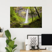 Poster Cascade floue autour de verdure luxuriante en Oreg (Bureau à domicile)