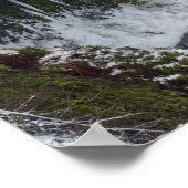 Poster Cascade floue Entourée d'une forêt de neige (Coin)