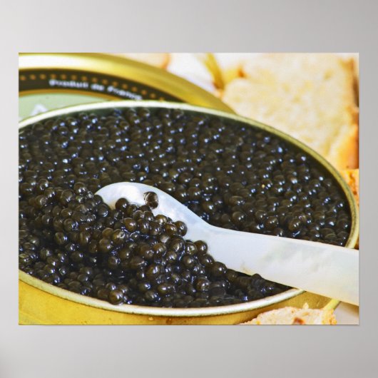 Poster Caviar noir et une cuillère de nacre à (Devant)