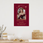 Poster Celestial Red Gold 30th Birthday Welcome<br><div class="desc">Celestial Red Gold 30th Birthday Welcome Poster présente un cadre élégant doré, lune et étoiles sur un arrière - plan rouge. À l'intérieur est votre photo préférée et sous votre signe d'anniversaire de bienvenue. Personnalisez en modifiant le texte dans les zones de texte et en ajoutant votre photo préférée. Conçu...</div>