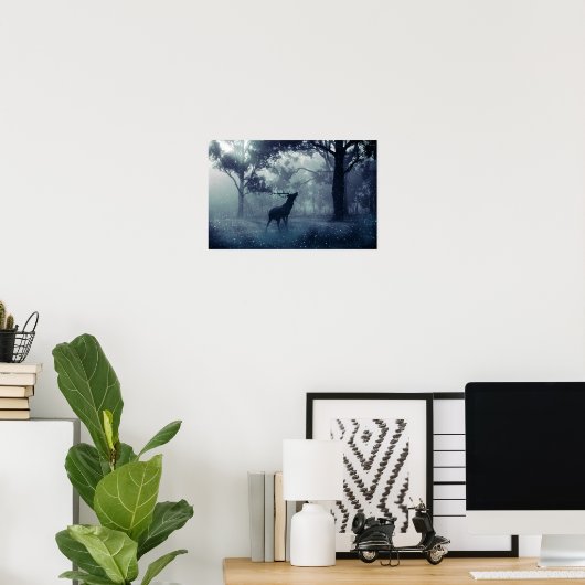 Poster Cerf avec Antlers dans une forêt ombragée (Bureau à domicile)