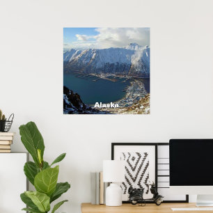 Poster Chaîne de montagnes de l'Alaska et ville en dessou