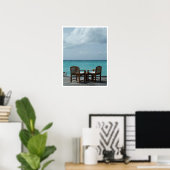 Poster Chaises sur un quai en bord de mer (Bureau à domicile)