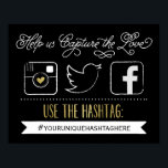 Poster Chalkboard Social Media Hashtag | Décor Mariage<br><div class="desc">Ce hashtag indique "Aidez-nous à capturer l'amour. Utilisez le hashtag... " avec un spot que vous pouvez personnaliser avec votre propre hashtag personnalisé. Avec des icônes de médias sociaux dessinées à la main pour que vos invités partagent votre événement spécial avec vous. Aidez à capturer des photos de tous vos...</div>