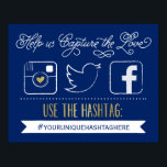 Poster Chalkboard Social Media Hashtag | Décor Mariage<br><div class="desc">Ce hashtag indique "Aidez-nous à capturer l'amour. Utilisez le hashtag... " avec un spot que vous pouvez personnaliser avec votre propre hashtag personnalisé. Avec des icônes de médias sociaux dessinées à la main pour que vos invités partagent votre événement spécial avec vous. Aidez à capturer des photos de tous vos...</div>
