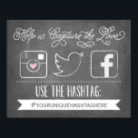 Poster Chalkboard Social Media Hashtag | Décor Mariage<br><div class="desc">Ce hashtag indique "Aidez-nous à capturer l'amour. Utilisez le hashtag... " avec un spot pour personnaliser avec votre propre hashtag personnalisé, le tout sur un arrière - plan de tableau de bord. Avec des icônes de médias sociaux dessinées pour vos invités à partager votre événement spécial avec vous. Aidez à...</div>