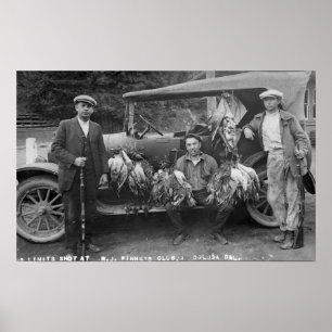 Poster Chasseurs posant avec le jeu au club de Finneys de