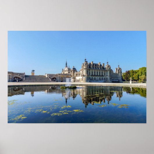 Poster Château de Chantilly avec reflet dans un étang (Devant)