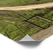 Poster Chemin de ferme en lacets entre les champs de blé, (Coin)