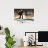 Poster Cheval courant à travers la neige (Bureau à domicile)