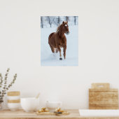 Poster Cheval seul courant dans la neige (Cuisine)