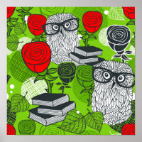Chouette en roses rouges