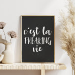 Poster Citation française amusante en noir et blanc<br><div class="desc">Un tour humoristique sur le dicton français pour apprécier et accepter la vie comme elle est - c'est la vie frénétique - avec une esthétique minimaliste boho en noir et blanc moderne.</div>