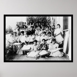 Poster Classe de broderie de Manille 1901