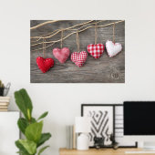 Poster Coeurs rouges sur table en bois (Bureau à domicile)