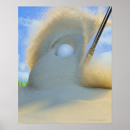 Poster coin de sable frappant une balle de golf sur un sa (Devant)