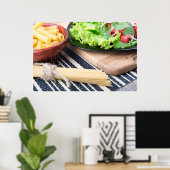 Poster Composition diagonale sur une table avec une salad (Bureau à domicile)