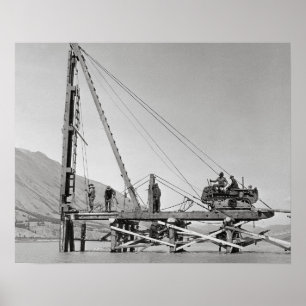Poster Constructeurs de ponts en Alaska, 1942. Photo anci