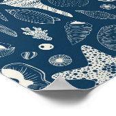 Poster Coques de mer sur bleu foncé (Coin)