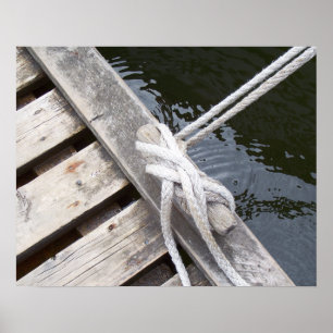 Poster Corde blanche attachée à une taquet sur une jetée 
