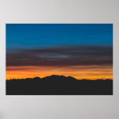 Poster Coucher de soleil brûlant au-dessus de la silhouet (Devant)