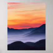 Poster Coucher de soleil brûlant et brouillard dans la va (Devant)