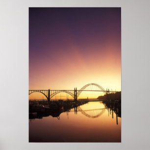 Poster Coucher de soleil derrière le pont de Newport, Ore