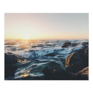 Poster Coucher de soleil doré sur les vagues de l'océan s
