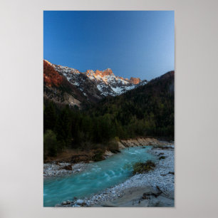 Poster Coucher de soleil magique sur les montagnes et la 