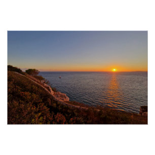 Poster Coucher de soleil méditerranéen avec un bateau