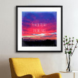 Poster Coucher de soleil rose chaud aujourd'hui dans le v<br><div class="desc">C’est la fin d’une longue journée et parfois il suffit de se préparer pour une bagarre ! "Punch aujourd'hui au visage", parce que tout est possible une fois que vous y mettez votre esprit. Regardez cette affiche photographique inspirante d'un coucher de soleil époustouflant de roses chaudes, d'oranges, de violets et...</div>