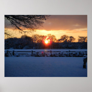 Poster Coucher du soleil au-dessus de champ de neige