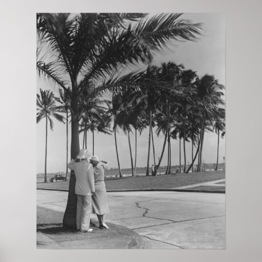 Poster Couple debout sous l'arbre (Devant)
