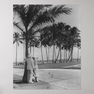 Poster Couples se tenant sous l'arbre