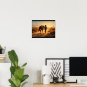 Poster Cow-boy solitaire marchant à côté de son cheval (Bureau à domicile)